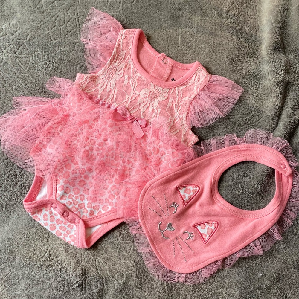 Duck Duck Goose Bodysuit & Bib 💖